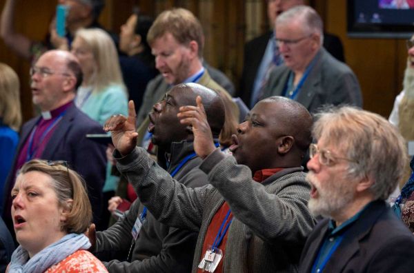 Attendees singing during the 2023 General Assembly