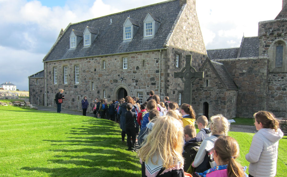 A school visits the library