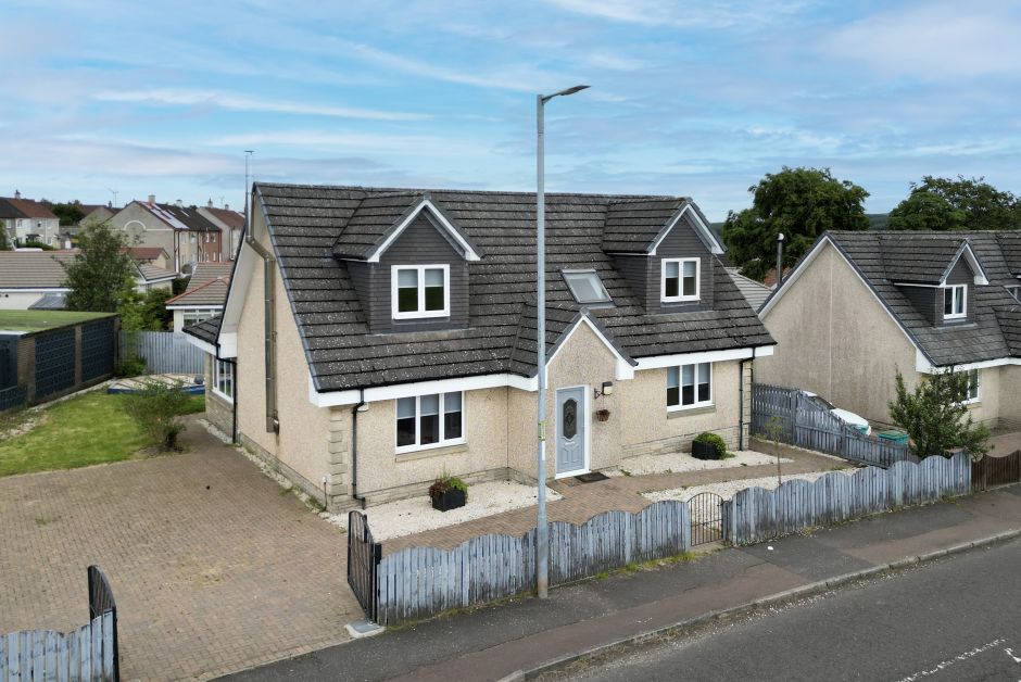 32 Meadowhead Road, Plains, Airdrie, ML6 7HG The Church of Scotland