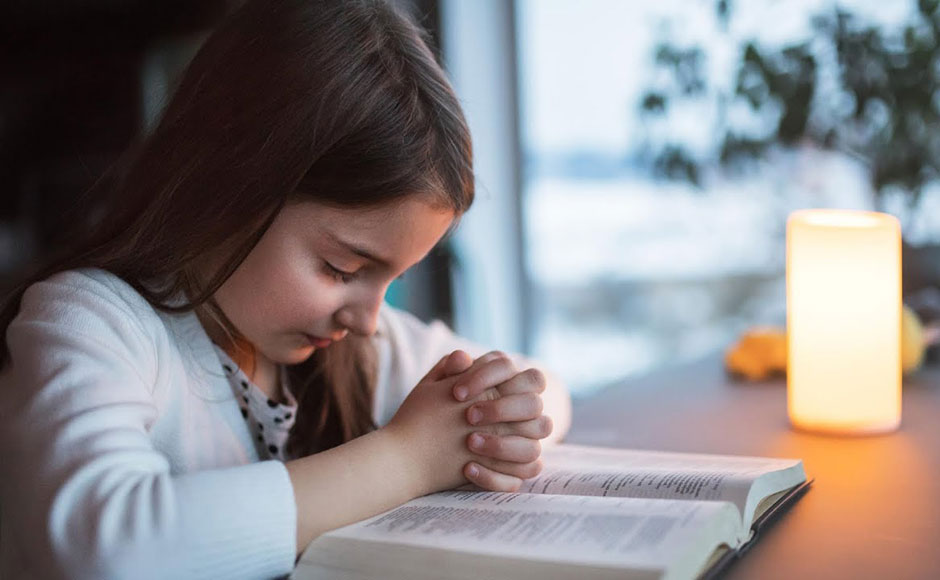 Girl praying