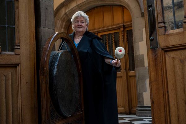 The opening gong being rung at the General Assembly