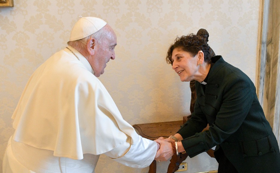Rt Rev Sally Foster-Fulton meets Pope Francis.