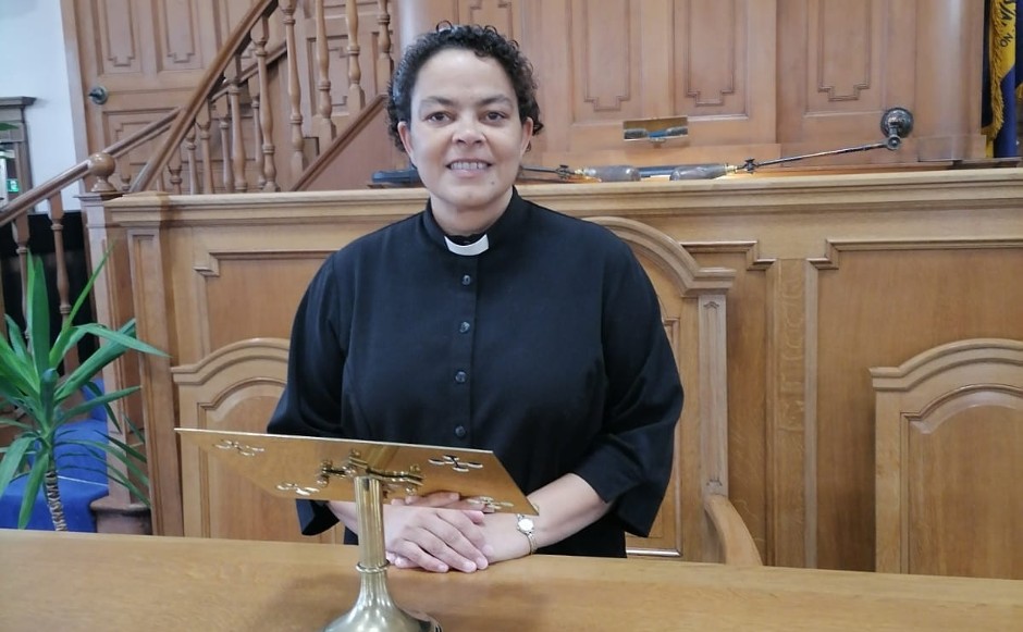 Rev Mandy Ralph at a pulpit