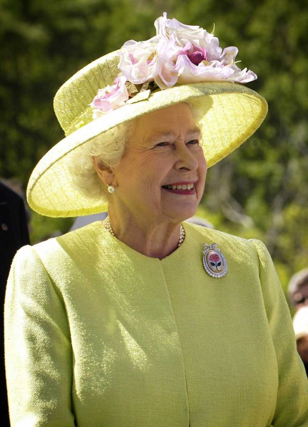 Queen Elizabeth in a yellow hat and dress