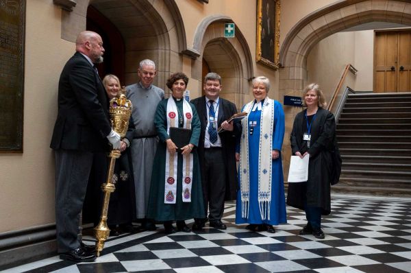 The Moderator and others outside Assembly Hall